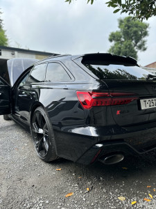 Lavage de cette Audi RS6 full black à Villeneuve-d'Ascq